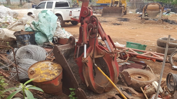 ขาย แบคโฮ KOMATSU PC200 พร้อมใช้งาน เครื่องดี ปั้มดี ช่วงล่าง 70\% อุปกรณ์ 3 ชิ้น มีบุ้งกี๋ มือขยุ้ม และมือคีบ เอกสารใบซื้อขาย