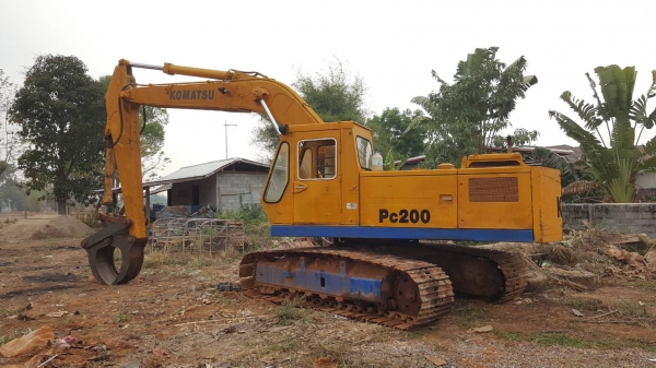 ขาย แบคโฮ KOMATSU PC200 พร้อมใช้งาน เครื่องดี ปั้มดี ช่วงล่าง 70\% อุปกรณ์ 3 ชิ้น มีบุ้งกี๋ มือขยุ้ม และมือคีบ เอกสารใบซื้อขาย