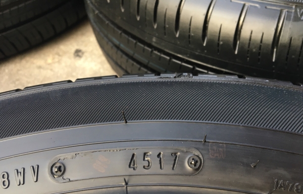 ยางป้ายแดง 195-60-16 Dunlop ตุ่มเด้ง เส้นสีชัด