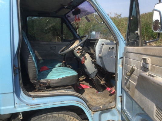 ขาย6ล้อ isuzu NKR110แรง ปี 37 รั้ว