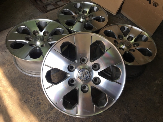 แม็กรถตู้ Toyota Ventury ขอบ15 สภาพสวย