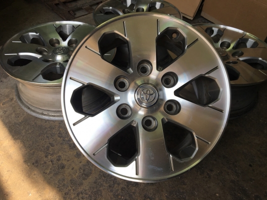 แม็กรถตู้ Toyota Ventury ขอบ15 สภาพสวย