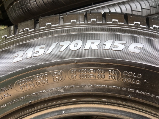 ยาง Michelin 215-70-15 ปี 17 ดอกเต็มๆทุกเส้น ยาง Michelin 215-70-15 ปี 17 ดอกเต็มๆทุกเส้น
