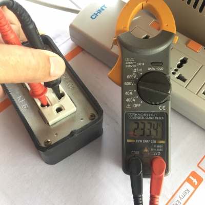หม้อแปลงไฟ และควบคุมแรงดันไฟ CHINT Model : TND(SVC)-2 ขนาด 2KVA.