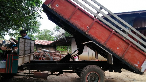 รถอีแต๋นด้มใด้สภาพใช้งานใด้เลย รถอีแต๋นด้มใด้สภาพใช้งานใด้เลย