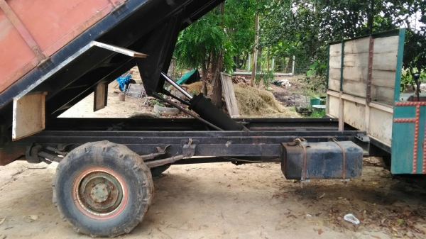 รถอีแต๋นด้มใด้สภาพใช้งานใด้เลย รถอีแต๋นด้มใด้สภาพใช้งานใด้เลย