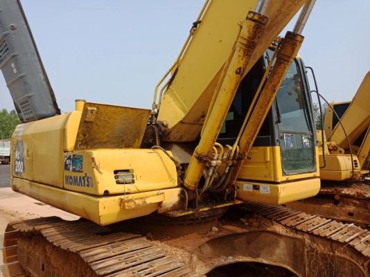 ขายรถแบคโฮ KOMATSI PC200-8 สภาพพร้อมไช้เอกสารทะเบียน