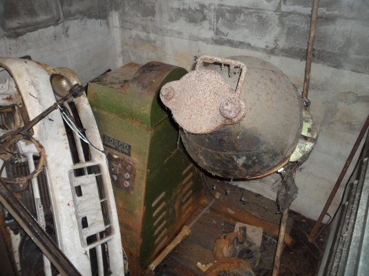 เครื่องผสมเม็ดพลาสติกBOSCO 50 กก. สภาพน้ำท่วม ควรเช็ค  ราคาตัวละ 8,000 บาท