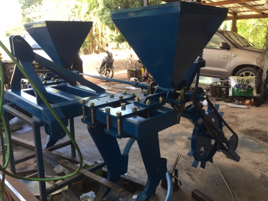 ขาย อุปกรณ์ต่อพ่วงรถไถใหญ่ ผาน 3 , ผานลิปเปอร์ , หางเสียบอ้อย มีหลายแบบให้เลือก สำหรับรถไถใหญ่