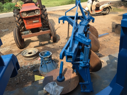 ขาย อุปกรณ์ต่อพ่วงรถไถใหญ่ ผาน 3 , ผานลิปเปอร์ , หางเสียบอ้อย มีหลายแบบให้เลือก สำหรับรถไถใหญ่