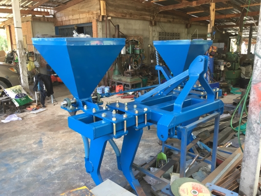 ขาย อุปกรณ์ต่อพ่วงรถไถใหญ่ ผาน 3 , ผานลิปเปอร์ , หางเสียบอ้อย มีหลายแบบให้เลือก สำหรับรถไถใหญ่