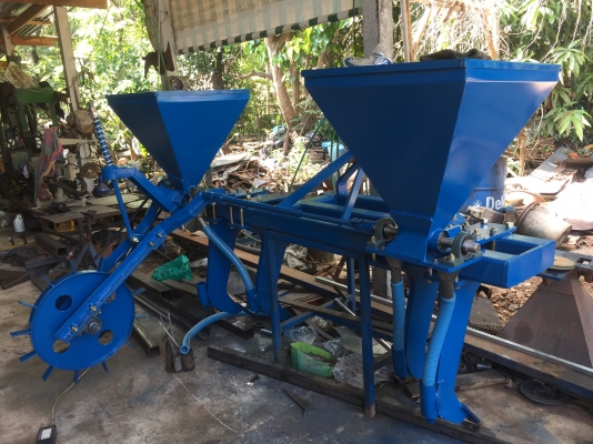 ขาย อุปกรณ์ต่อพ่วงรถไถใหญ่ ผาน 3 , ผานลิปเปอร์ , หางเสียบอ้อย มีหลายแบบให้เลือก สำหรับรถไถใหญ่