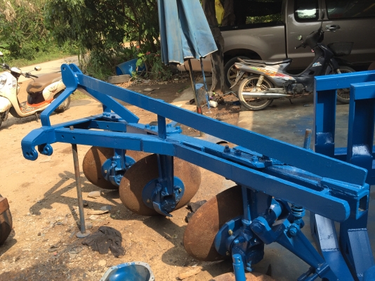ขาย อุปกรณ์ต่อพ่วงรถไถใหญ่ ผาน 3 , ผานลิปเปอร์ , หางเสียบอ้อย มีหลายแบบให้เลือก สำหรับรถไถใหญ่