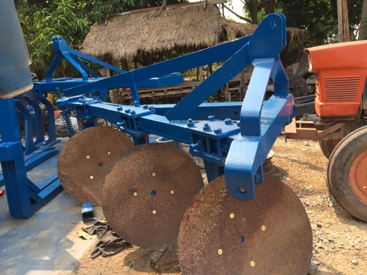 ขาย อุปกรณ์ต่อพ่วงรถไถใหญ่ ผาน 3 , ผานลิปเปอร์ , หางเสียบอ้อย มีหลายแบบให้เลือก สำหรับรถไถใหญ่