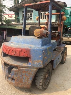 ฟอร์คลิฟต์TOYOTAรุ่น4FD35-4 3.5ตัน เสา3เมตร เครื่องดีเซล เกียร์ธรรมดา ยางตัน