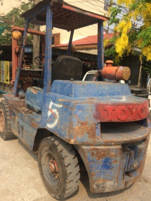 ฟอร์คลิฟต์TOYOTAรุ่น4FD35-4 3.5ตัน เสา3เมตร เครื่องดีเซล เกียร์ธรรมดา ยางตัน