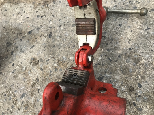 ขายชุดเครื่องมืองานประปาแบบมืออาชีพ สภาพสวยมากๆ อุปกรณ์ตามรูป 4ชิ้น พร้อมใช้งาน ราคา 6,000 บาท