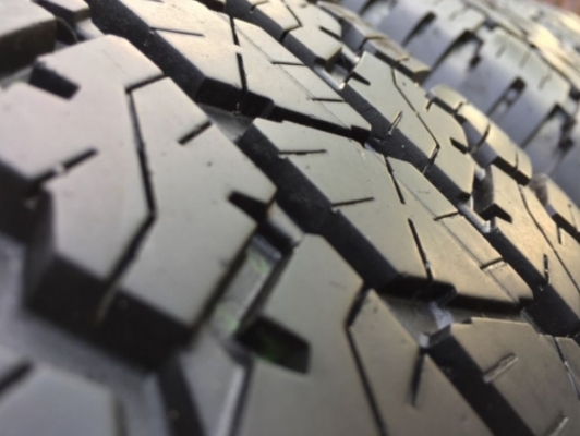ยาง Bridgestone 265 65 17 ปี16 ดอกเต็ม ไม่มีปะ ใช้ยาว ราคาไม่แพง