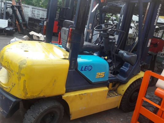 +++ ขายโฟล์คลิฟท์  KOMATSU FD25-12  ขนาด 2.5  ตัน  เครื่องยนต์ดีเซล  เสา 4  เมตร  เกียร์ธรรมดา  ยางตัน
