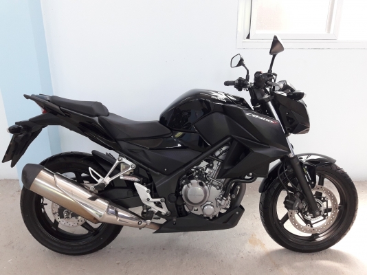 Honda cb 300f ใช้น้อยมาก ปี58วิ่ง12000โล สวยเดิมทั้งคัน ไม่เคยชนไม่เคยล้ม บุ๊กเซอร์วิสใบรับประกันอยู