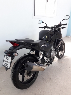 Honda cb 300f ใช้น้อยมาก ปี58วิ่ง12000โล สวยเดิมทั้งคัน ไม่เคยชนไม่เคยล้ม บุ๊กเซอร์วิสใบรับประกันอยู