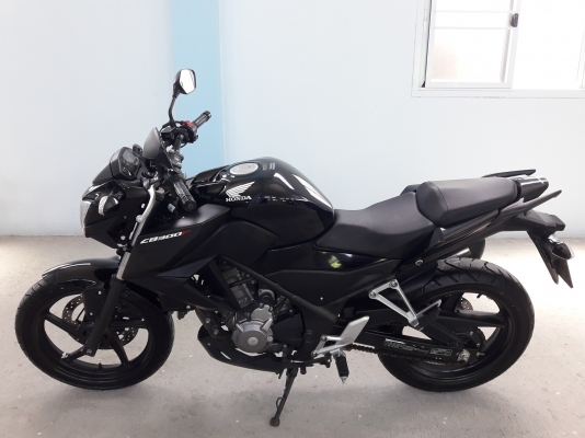 Honda cb 300f ใช้น้อยมาก ปี58วิ่ง12000โล สวยเดิมทั้งคัน ไม่เคยชนไม่เคยล้ม บุ๊กเซอร์วิสใบรับประกันอยู