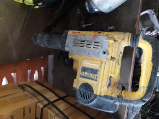 ขาย !! สกัดไฟฟ้า.DEWALT.รุ่น25711(แย็กได้-เจาะได้)มีดอก2ดอก ขาย !! สกัดไฟฟ้า.DEWALT.รุ่น25711(แย็กได้-เจาะได้)มีดอก2ดอก
