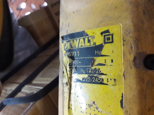 ขาย !! สกัดไฟฟ้า.DEWALT.รุ่น25711(แย็กได้-เจาะได้)มีดอก2ดอก ขาย !! สกัดไฟฟ้า.DEWALT.รุ่น25711(แย็กได้-เจาะได้)มีดอก2ดอก