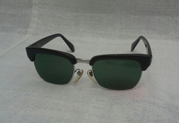แว่นตาอเมริกันวินเทจ ยุค '80s โมเดลสุดหล่อคลาสสิค 'คลับมาสเตอร์ - นายกสโมสร' Vintage แว่นตาอเมริกันวินเทจ ยุค '80s โมเดลสุดหล่อคลาสสิค 'คลับมาสเตอร์ - นายกสโมสร' Vintage
