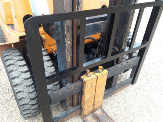 ขายรถยก TCM FD25 Z2S เครื่องดีเซล C240  เสาสูง 4 เมตร ยกได้ 2.5 ตัน เกียร์ธรรมดา ล้อหน้าคู่ รถนอกนำเข้า ติดต่อ 098-7962549