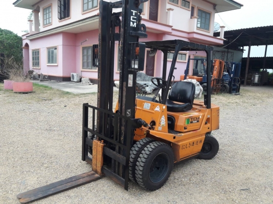 ขายรถยก TCM FD25 Z2S เครื่องดีเซล C240  เสาสูง 4 เมตร ยกได้ 2.5 ตัน เกียร์ธรรมดา ล้อหน้าคู่ รถนอกนำเข้า ติดต่อ 098-7962549