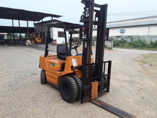 ขายรถยก TCM FD25 Z2S เครื่องดีเซล C240  เสาสูง 4 เมตร ยกได้ 2.5 ตัน เกียร์ธรรมดา ล้อหน้าคู่ รถนอกนำเข้า ติดต่อ 098-7962549