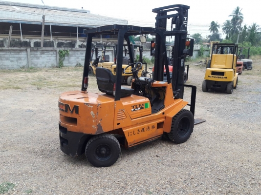 ขายรถยก TCM FD25 Z2S เครื่องดีเซล C240  เสาสูง 4 เมตร ยกได้ 2.5 ตัน เกียร์ธรรมดา ล้อหน้าคู่ รถนอกนำเข้า ติดต่อ 098-7962549