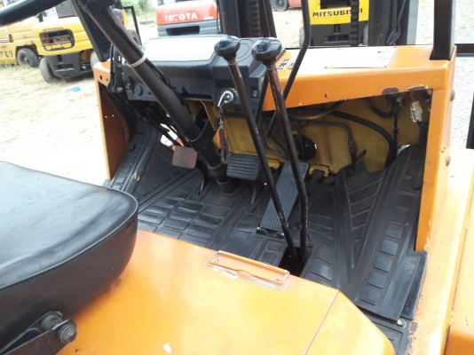 ขายรถยก TCM FD25 Z2S เครื่องดีเซล C240  เสาสูง 4 เมตร ยกได้ 2.5 ตัน เกียร์ธรรมดา ล้อหน้าคู่ รถนอกนำเข้า ติดต่อ 098-7962549