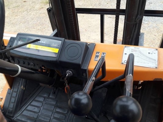 ขายรถยก TCM FD25 Z2S เครื่องดีเซล C240  เสาสูง 4 เมตร ยกได้ 2.5 ตัน เกียร์ธรรมดา ล้อหน้าคู่ รถนอกนำเข้า ติดต่อ 098-7962549