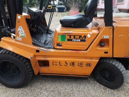 ขายรถยก TCM FD25 Z2S เครื่องดีเซล C240  เสาสูง 4 เมตร ยกได้ 2.5 ตัน เกียร์ธรรมดา ล้อหน้าคู่ รถนอกนำเข้า ติดต่อ 098-7962549