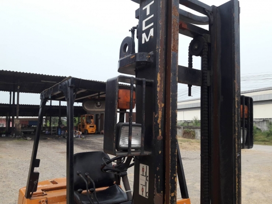 ขายรถยก TCM FD25 Z2S เครื่องดีเซล C240  เสาสูง 4 เมตร ยกได้ 2.5 ตัน เกียร์ธรรมดา ล้อหน้าคู่ รถนอกนำเข้า ติดต่อ 098-7962549