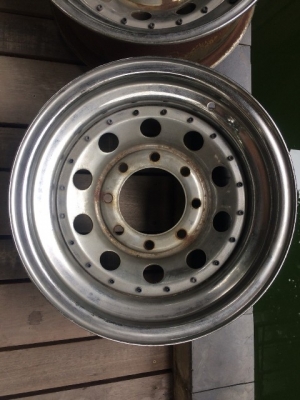 ล้อกะทะโครเมี่ยม usa 16 7นิ้ว ลบ15 2วง 3500บาท8รูdana60เก่าญี่ปุ่น