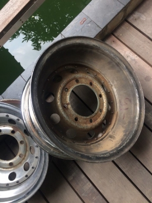 ล้อกะทะโครเมี่ยม usa 16 7นิ้ว ลบ15 2วง 3500บาท8รูdana60เก่าญี่ปุ่น