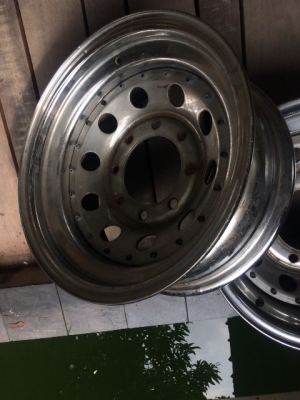 ล้อกะทะโครเมี่ยม usa 16 7นิ้ว ลบ15 2วง 3500บาท8รูdana60เก่าญี่ปุ่น