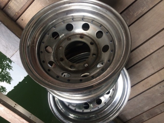 ล้อกะทะโครเมี่ยม usa 16 7นิ้ว ลบ15 2วง 3500บาท8รูdana60เก่าญี่ปุ่น