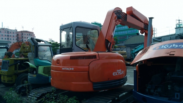 รถขุด ฮิตาชิ EX75 UR -3