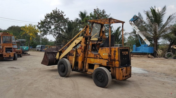 รถตักล้อยาง ยี่ห้อ TCM  รุ่น SD25Y3 เครื่องยนต์ HINO  เก่าจาก   JAPAN สภาพพร้อมใช้งาน ยังไม่เคยใช้งานในไทย