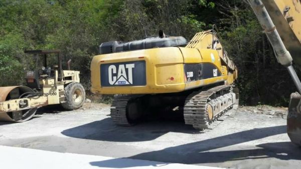 ขายรถแบคโฮ CAT 330 D เอกสารเล่ม ไมล์ 17000 ชม.ราคา 1380000 ขายรถแบคโฮ CAT 330 D เอกสารเล่ม ไมล์ 17000 ชม.ราคา 1380000