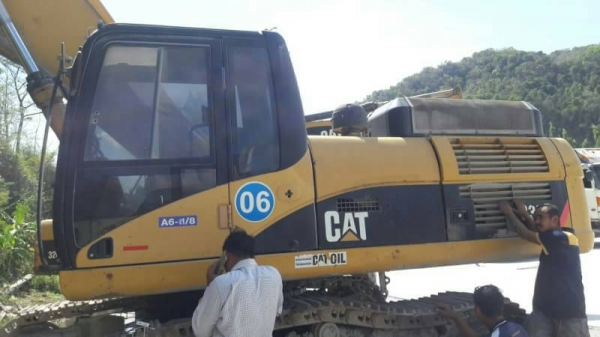 ขายรถแบคโฮ CAT 330 D เอกสารเล่ม ไมล์ 17000 ชม.ราคา 1380000 ขายรถแบคโฮ CAT 330 D เอกสารเล่ม ไมล์ 17000 ชม.ราคา 1380000