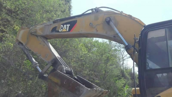 ขายรถแบคโฮ CAT 330 D เอกสารเล่ม ไมล์ 17000 ชม.ราคา 1380000 ขายรถแบคโฮ CAT 330 D เอกสารเล่ม ไมล์ 17000 ชม.ราคา 1380000