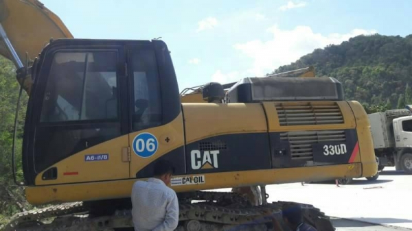 ขายรถแบคโฮ CAT 330 D เอกสารเล่ม ไมล์ 17000 ชม.ราคา 1380000 ขายรถแบคโฮ CAT 330 D เอกสารเล่ม ไมล์ 17000 ชม.ราคา 1380000