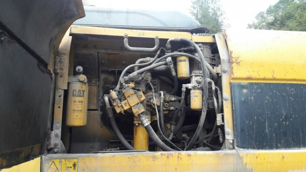 ขายรถแบคโฮ CAT 330 D เอกสารเล่ม ไมล์ 17000 ชม.ราคา 1380000 ขายรถแบคโฮ CAT 330 D เอกสารเล่ม ไมล์ 17000 ชม.ราคา 1380000