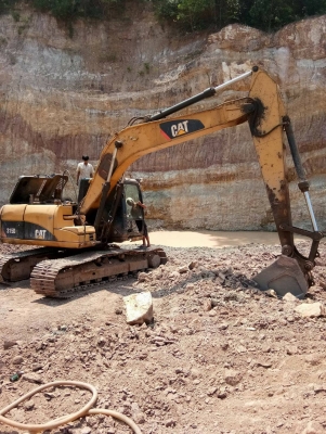 ขายรถแบคโฮ CAT 315 D เอกสารเล่ม ไมล์ 13000 ชม.ราคา 750000 ขายรถแบคโฮ CAT 315 D เอกสารเล่ม ไมล์ 13000 ชม.ราคา 750000