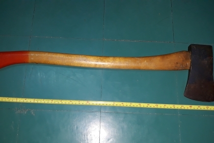 ขายขวานตราเสือสวีเดน2 3/4ปอน MADE IN SWEDEN. หัวสีเทารุ่นเก่านำเข้าจากยุโรป